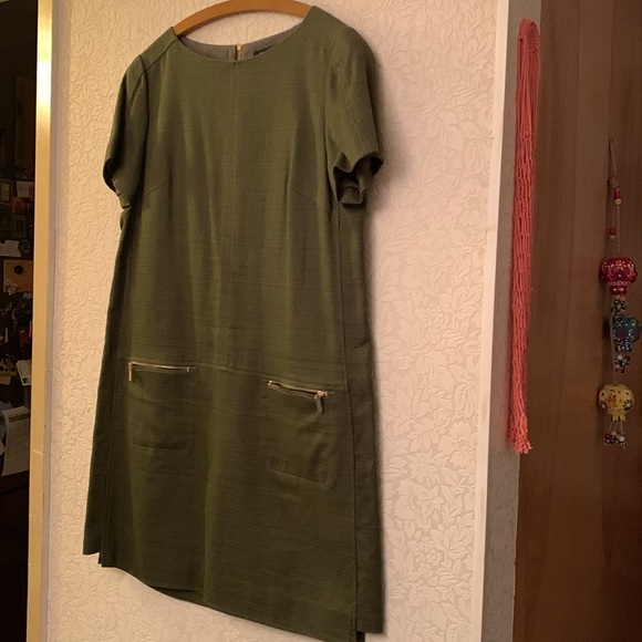 Tahari brand name dress, chic, zippers pockets - Picture 2 of 5